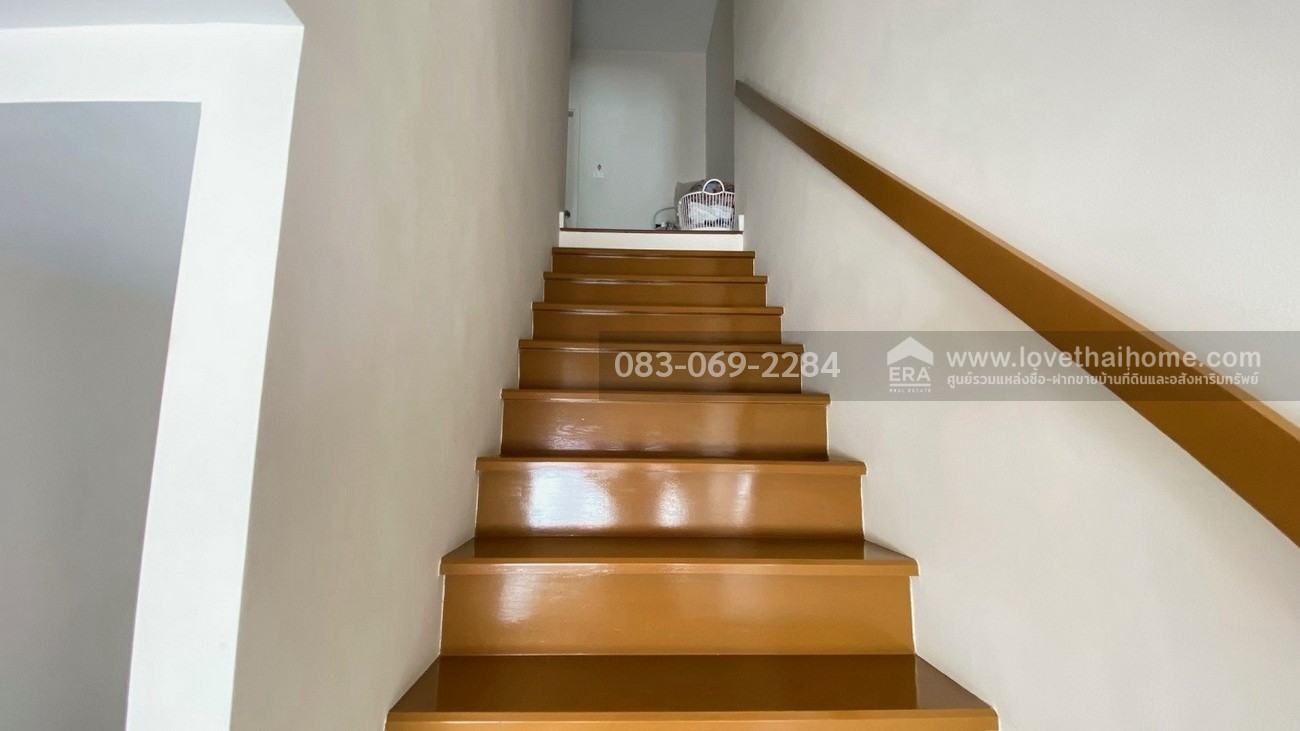 ขายทาวน์โฮม ซ.เคหะร่มเกล้า 72 หมู่บ้านนลินซิตี้ 2 บ้าน 3 ชั้น 17 ตร.วา สภาพพร้อมอยู่ ใกล้ถนนรามคำแหง  เข้าซอยเคหะร่มเกล้า เพียง 20 เมตร