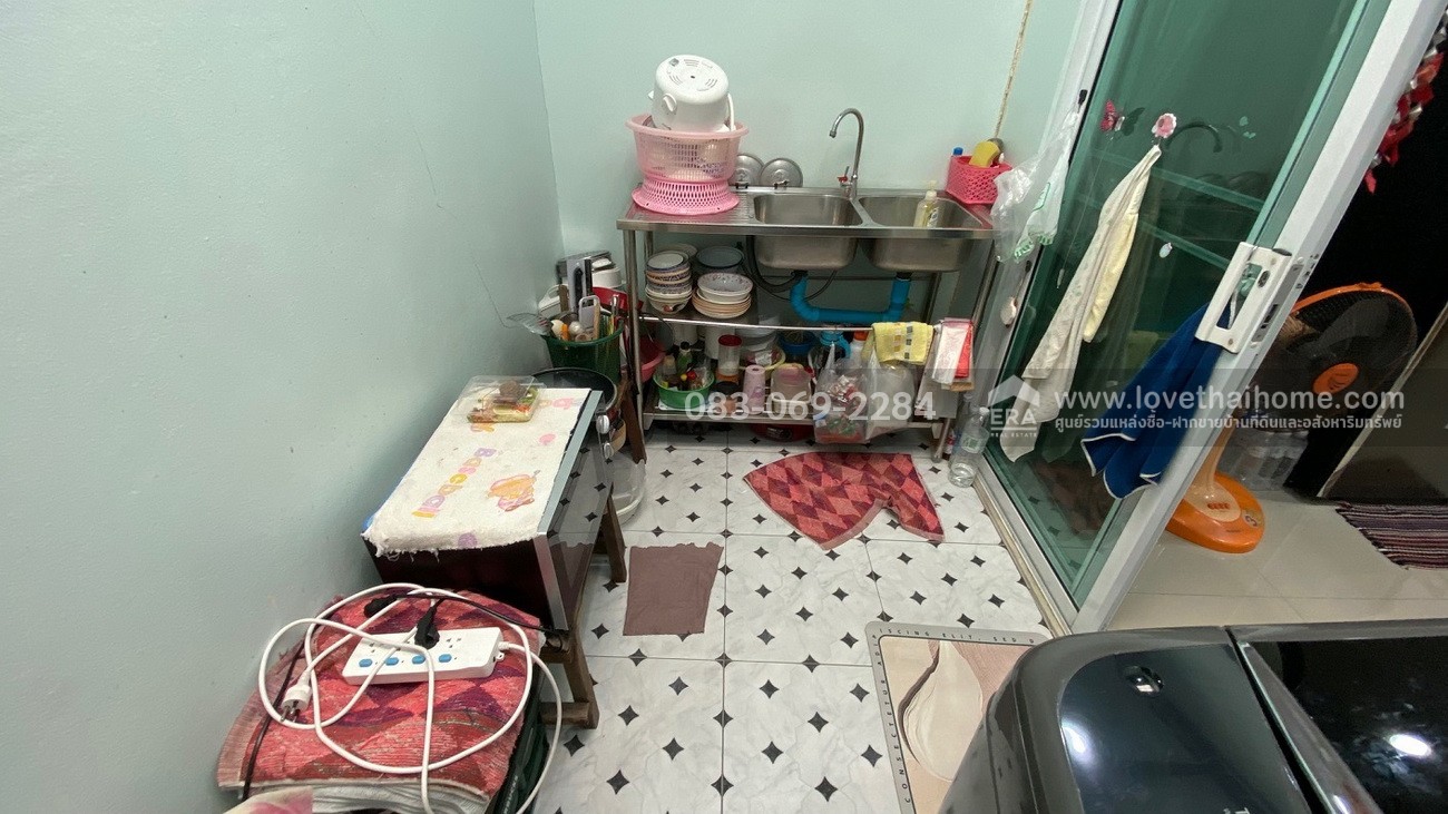 ขายทาวน์โฮม ซ.เคหะร่มเกล้า 72 หมู่บ้านนลินซิตี้ 2 บ้าน 3 ชั้น 17 ตร.วา สภาพพร้อมอยู่ ใกล้ถนนรามคำแหง  เข้าซอยเคหะร่มเกล้า เพียง 20 เมตร