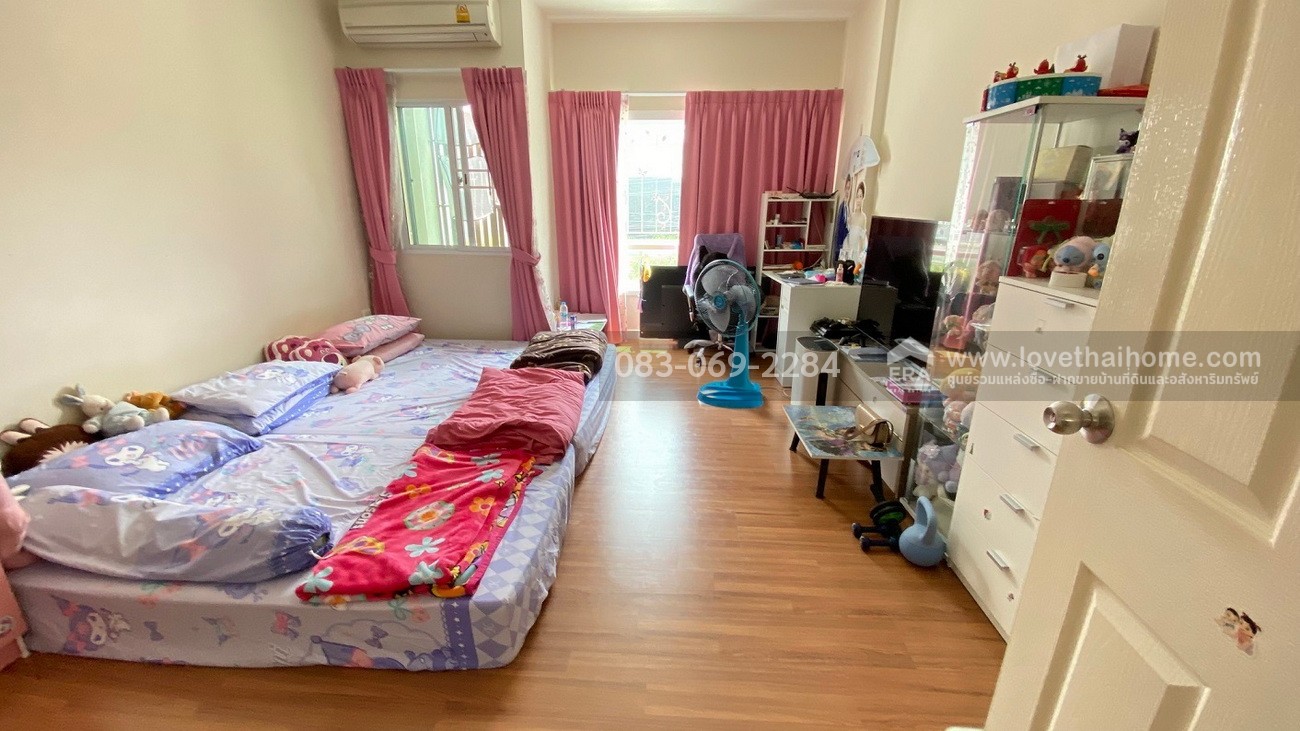 ขายทาวน์โฮม ซ.เคหะร่มเกล้า 72 หมู่บ้านนลินซิตี้ 2 บ้าน 3 ชั้น 17 ตร.วา สภาพพร้อมอยู่ ใกล้ถนนรามคำแหง  เข้าซอยเคหะร่มเกล้า เพียง 20 เมตร