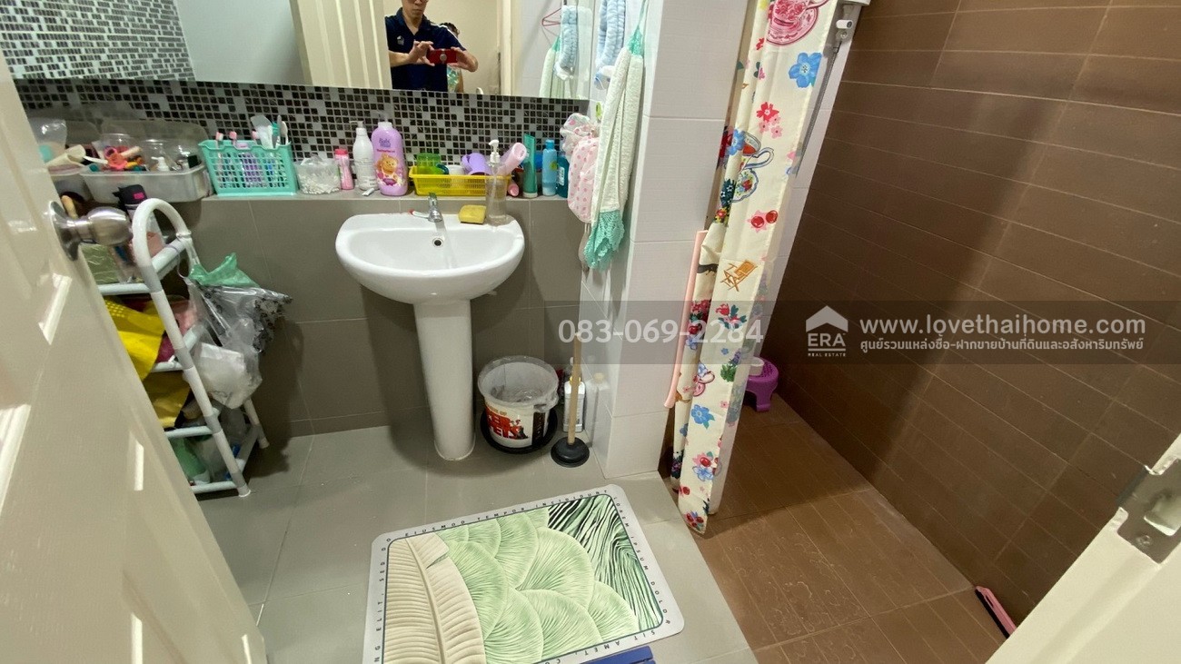 ขายทาวน์โฮม ซ.เคหะร่มเกล้า 72 หมู่บ้านนลินซิตี้ 2 บ้าน 3 ชั้น 17 ตร.วา สภาพพร้อมอยู่ ใกล้ถนนรามคำแหง  เข้าซอยเคหะร่มเกล้า เพียง 20 เมตร