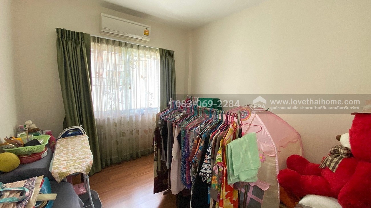 ขายทาวน์โฮม ซ.เคหะร่มเกล้า 72 หมู่บ้านนลินซิตี้ 2 บ้าน 3 ชั้น 17 ตร.วา สภาพพร้อมอยู่ ใกล้ถนนรามคำแหง  เข้าซอยเคหะร่มเกล้า เพียง 20 เมตร