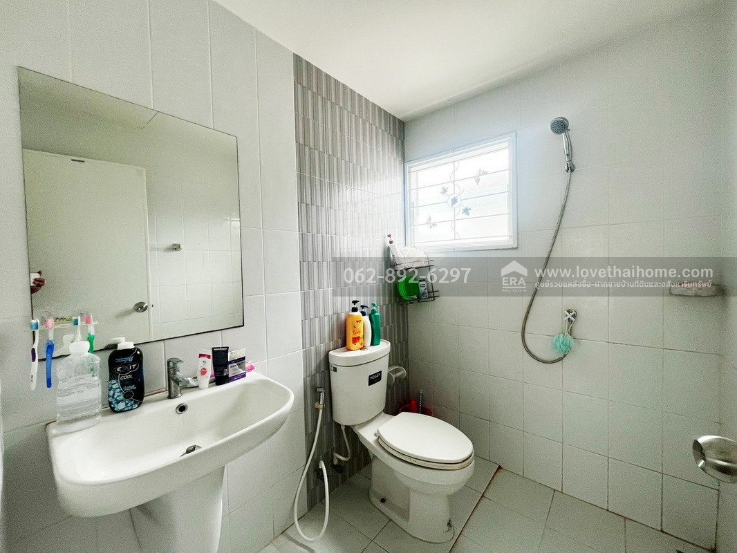 ขายบ้านแฝด 2 ชั้น หมู่บ้านแลนซีโอคริป เพชรเกษม81 ขนาด 39.2 ตรว. บ้านสวยพร้อมเข้าอยู่ ราคาถูกกว่าตลาด คุ้มสุดๆ บ้านดีๆแบบนี้หาไม่ได้ง่าย รีบติดต่อโทร.062-892-6297