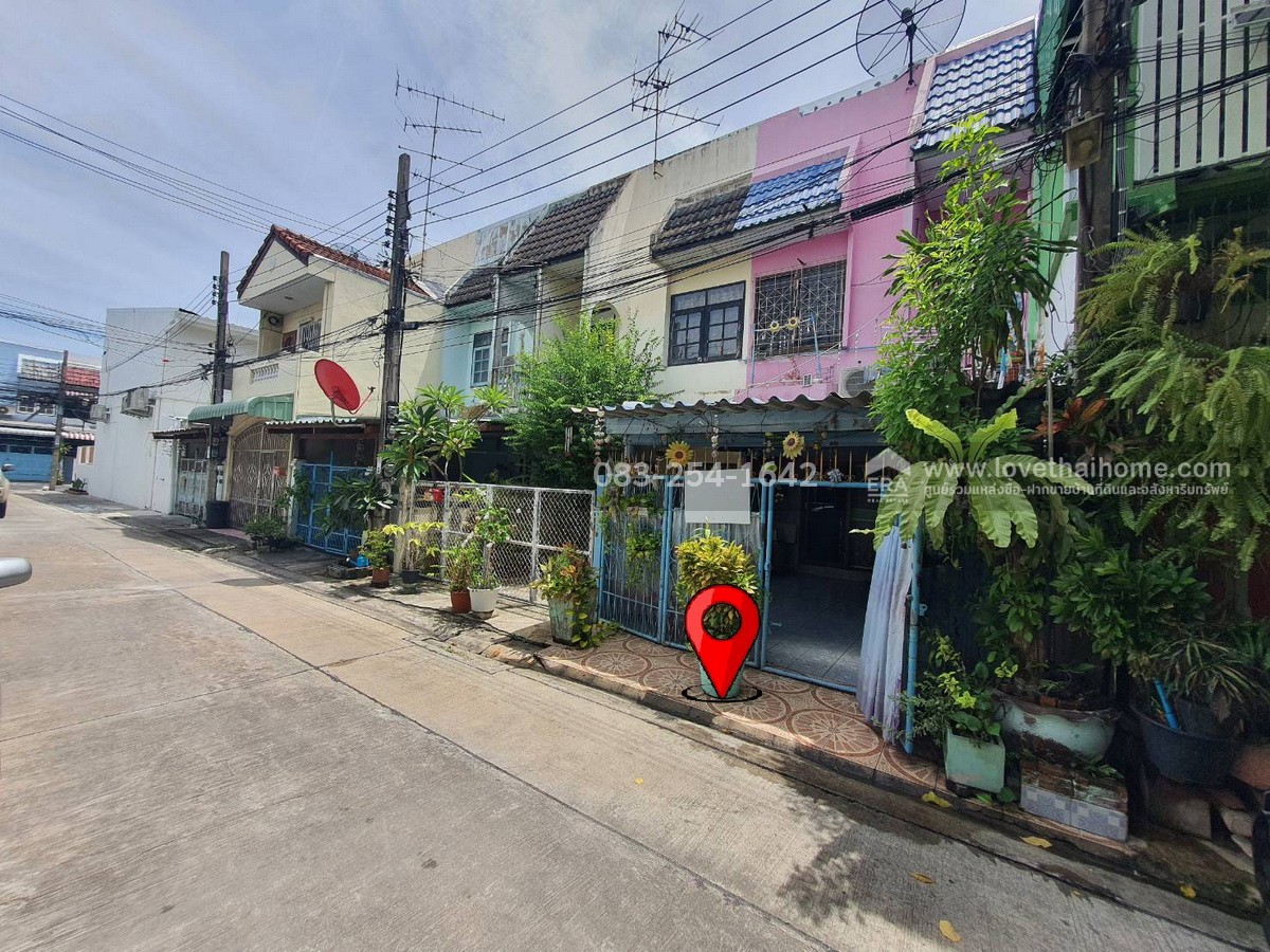 ขายทาวน์เฮ้าส์ หมู่บ้านนิรันดร์วิลล่า ซอยพึ่งมี 50 แยก 17 สุขุมวิท 93 พื้นที่ 16 ตร.วา ใกล้ BTS (สถานีบางจาก) ราคาถูก พร้อมอยู่! 