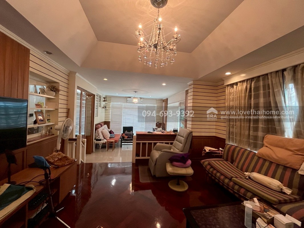 ขายบ้านเดี่ยว 2 ชั้น หมู่บ้านมัณฑนา อ่อนนุช-วงแหวน ถนนสุขาภิบาล2 ซอย25 พื้นที่ 106.4 ตรว. บ้านหรู สวย บรรยากาศเงียบ เหมาะพักผ่อน อากาศดีมากๆ พร้อมอยู่ หิ้วกระเป๋ามาอยู่ได้เลย ตกแต่งใหม่พร้อมเฟอร์นิเจอร์ครบเซ็ต