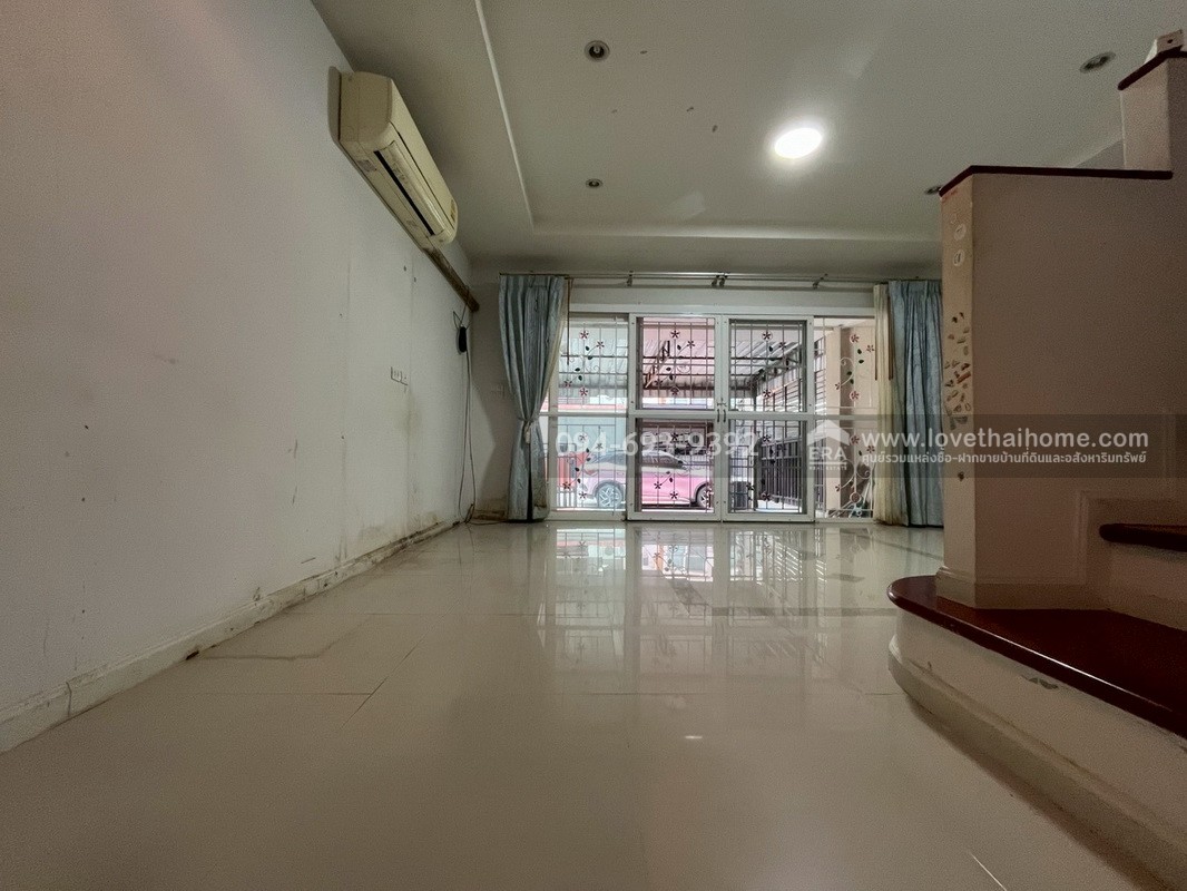 ขายทาวน์โฮม 3 ชั้น หมู่บ้านศุภาลัยวิลล์ พหลโยธิน52 เดินทางสะดวก ใกล้รถไฟฟ้า BTS สะพานใหม่ พื้นที่ 21.1 ตรว. ขายขาดทุน ราคาหลังนี้เหมาะสมสุดๆไม่มีอีกแล้ว ต่ำสุดในโครงการค่ะ ด่วนๆเลยค่ะ