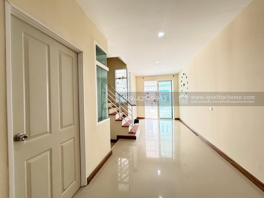 ขายทาวน์เฮ้าส์ หมู่บ้านโกลเด้นทาวน์ 2 อ่อนนุช-ลาดกระบัง หลังมุม 16.7 ตร.วา รีโนเวทใหม่ทั้งหลัง  เดินทางสะดวก ใกล้สนามบินสุวรรณภูมิ, Airport Link ลาดกระบัง
