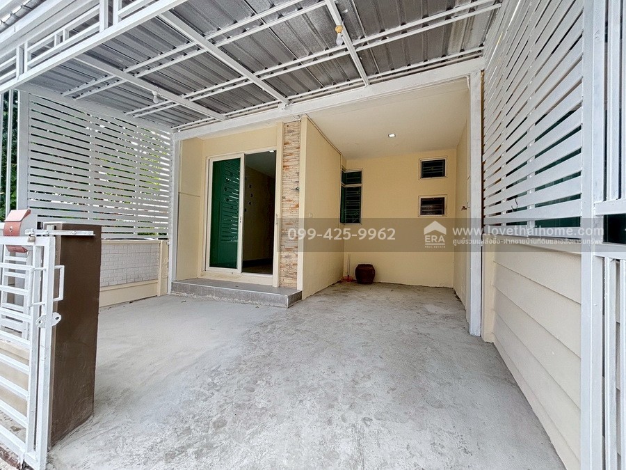 ขายทาวน์เฮ้าส์ หมู่บ้านโกลเด้นทาวน์ 2 อ่อนนุช-ลาดกระบัง หลังมุม 16.7 ตร.วา รีโนเวทใหม่ทั้งหลัง  เดินทางสะดวก ใกล้สนามบินสุวรรณภูมิ, Airport Link ลาดกระบัง