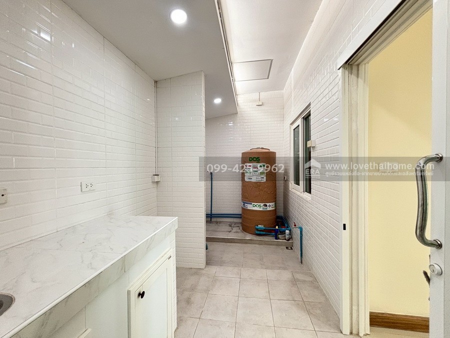 ขายทาวน์เฮ้าส์ หมู่บ้านโกลเด้นทาวน์ 2 อ่อนนุช-ลาดกระบัง หลังมุม 16.7 ตร.วา รีโนเวทใหม่ทั้งหลัง  เดินทางสะดวก ใกล้สนามบินสุวรรณภูมิ, Airport Link ลาดกระบัง