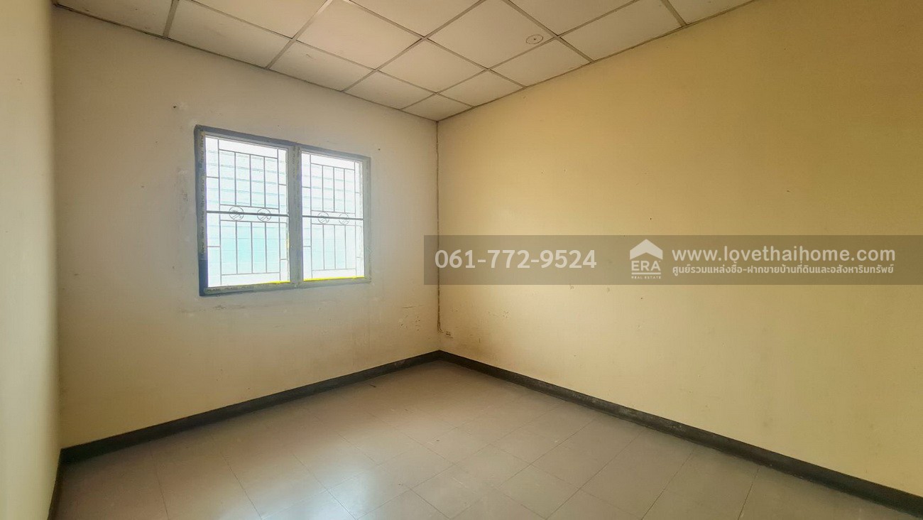 ขายทาวน์เฮ้าส์ โครงการบ้านเอื้ออาทร รังสิต-คลอง 9 บ้าน 2 ชั้น 16.2 ตร.วา ต่อเติมห้องหน้าบ้านและครัวแล้ว ราคาถูก เหมาะสำหรับอยู่อาศัยหรือค้าขาย ทำเลดี เข้า-ออกสะดวก