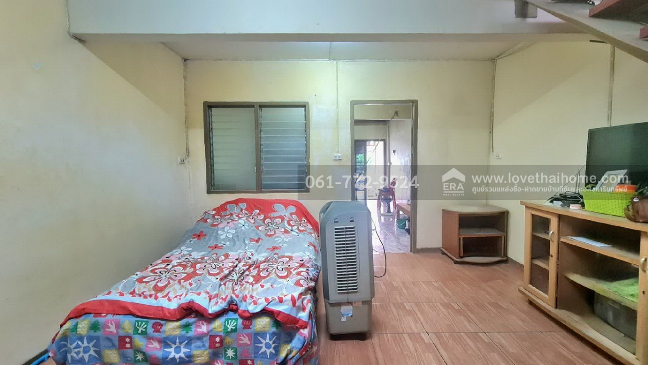 ขายทาวน์เฮ้าส์ โครงการบ้านเอื้ออาทร รังสิต-คลอง 9 บ้าน 2 ชั้น 16.2 ตร.วา ต่อเติมห้องหน้าบ้านและครัวแล้ว ราคาถูก เหมาะสำหรับอยู่อาศัยหรือค้าขาย ทำเลดี เข้า-ออกสะดวก