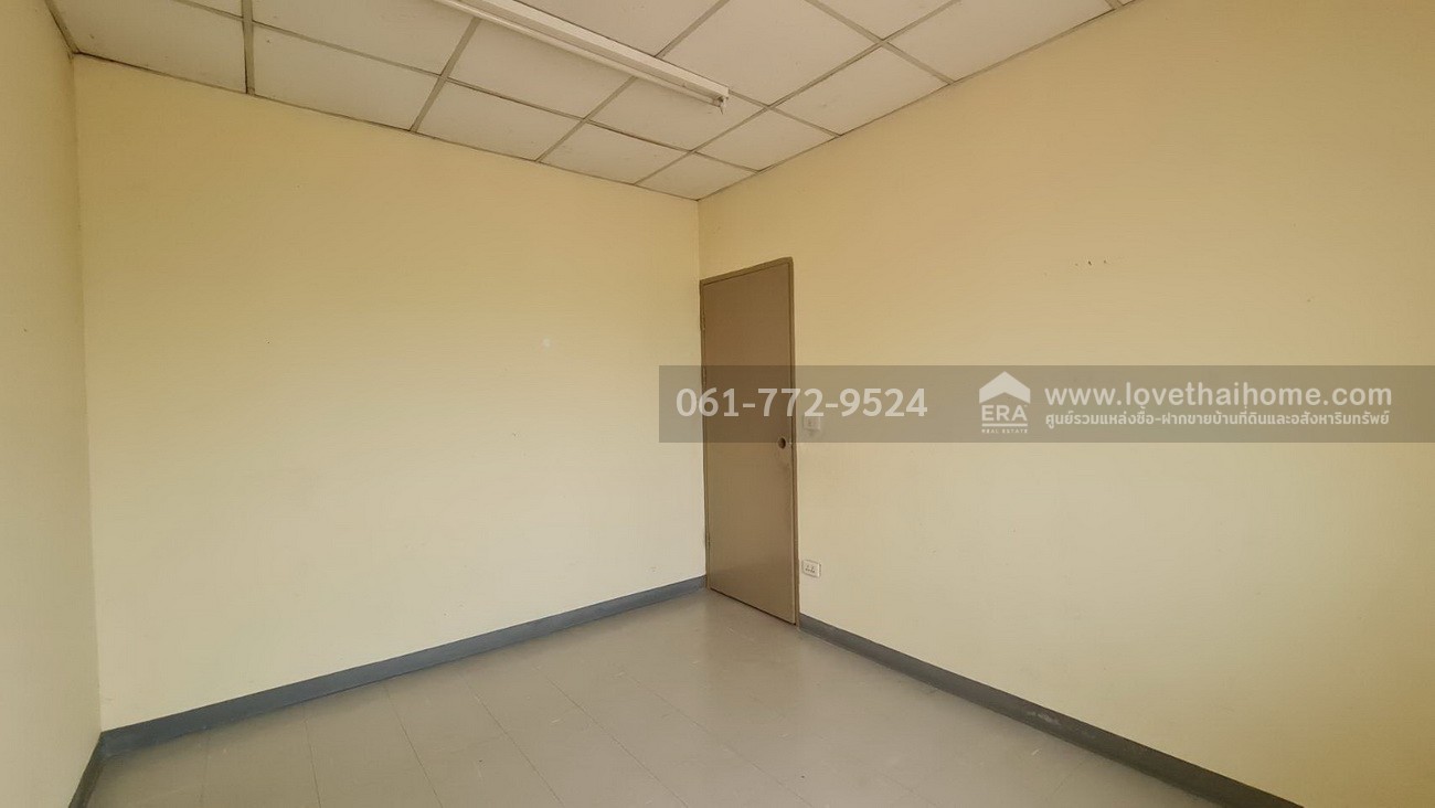ขายทาวน์เฮ้าส์ โครงการบ้านเอื้ออาทร รังสิต-คลอง 9 บ้าน 2 ชั้น 16.2 ตร.วา ต่อเติมห้องหน้าบ้านและครัวแล้ว ราคาถูก เหมาะสำหรับอยู่อาศัยหรือค้าขาย ทำเลดี เข้า-ออกสะดวก