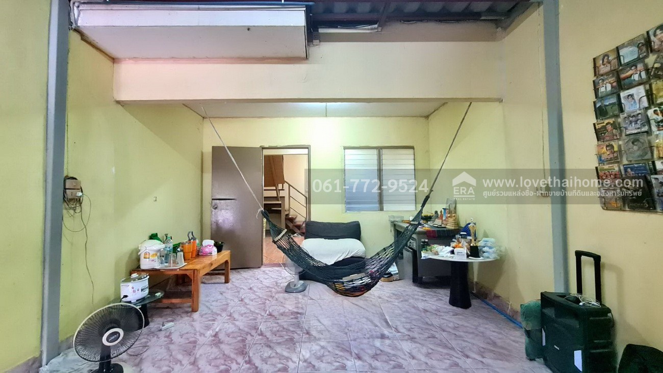 ขายทาวน์เฮ้าส์ โครงการบ้านเอื้ออาทร รังสิต-คลอง 9 บ้าน 2 ชั้น 16.2 ตร.วา ต่อเติมห้องหน้าบ้านและครัวแล้ว ราคาถูก เหมาะสำหรับอยู่อาศัยหรือค้าขาย ทำเลดี เข้า-ออกสะดวก