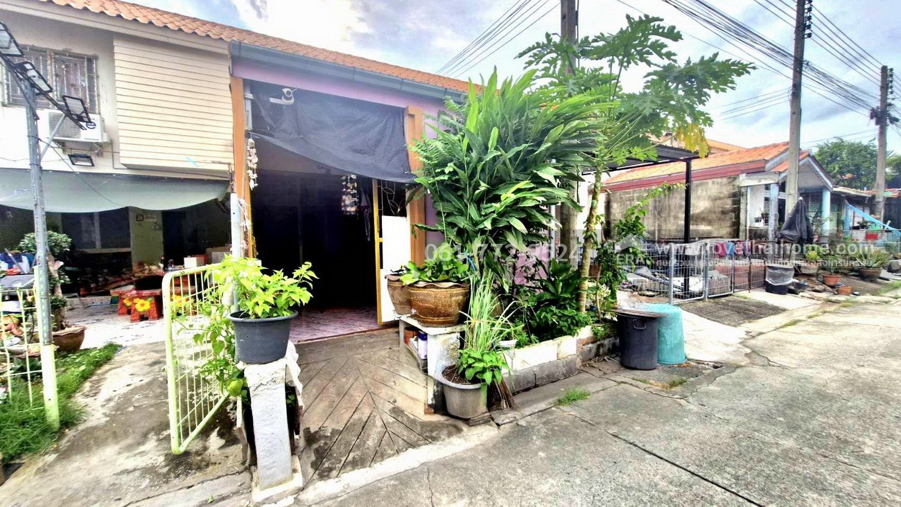 ขายทาวน์เฮ้าส์ โครงการบ้านเอื้ออาทร รังสิต-คลอง 9 บ้าน 2 ชั้น 16.2 ตร.วา ต่อเติมห้องหน้าบ้านและครัวแล้ว ราคาถูก เหมาะสำหรับอยู่อาศัยหรือค้าขาย ทำเลดี เข้า-ออกสะดวก