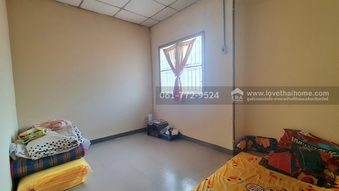 ขายทาวน์เฮ้าส์ โครงการบ้านเอื้ออาทร รังสิต-คลอง 9 บ้าน 2 ชั้น 16.2 ตร.วา ต่อเติมห้องหน้าบ้านและครัวแล้ว ราคาถูก เหมาะสำหรับอยู่อาศัยหรือค้าขาย ทำเลดี เข้า-ออกสะดวก