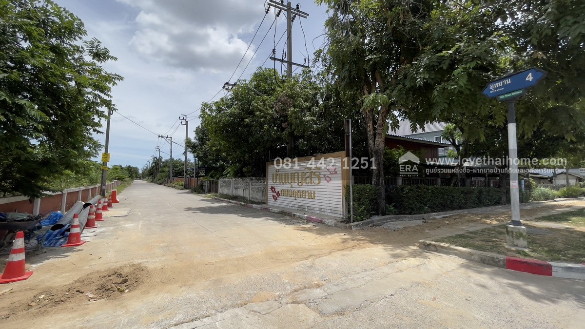 ขายบ้านเดี่ยว2ชั้น ถนนอุทยานและถนนอักษะ หมู่บ้านบุญสิริ เข้าออกได้ทั้งพุทธมณฑลสาย3และสาย4 บ้านมุม พื้นที่ 102.8 ตรว. ขาย 6.9 ล้านบาท ราคาต่อรองได้ค่ะ