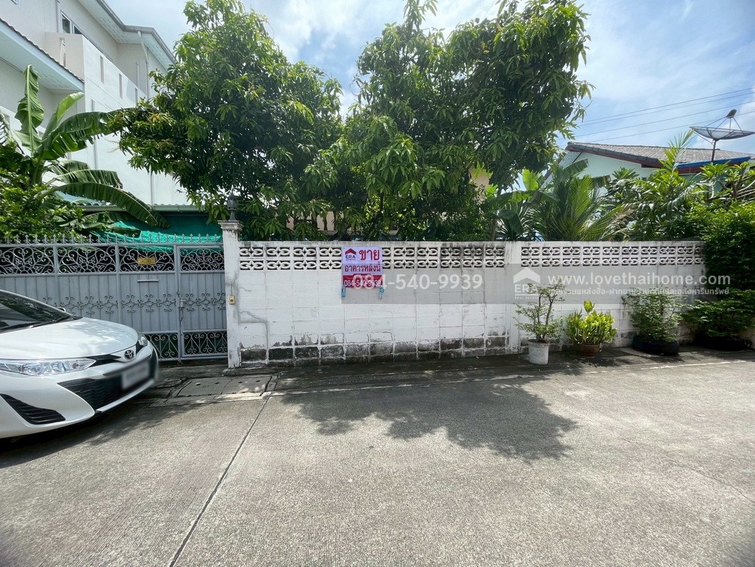 ขายบ้านเดี่ยว 2 ชั้น ซอยเพชรเกษม69 หมู่บ้านศุภวรรณ1 ขนาดพอเหมาะ 48 ตรว. ราคาเข้าถึงได้พร้อมให้คุณเป็นเจ้าของ ทำเลดี สภาพดี พร้อมเข้าอยู่ ใกล้รถไฟฟ้า MRT สถานีหลักสอง จากปากซอยเข้ามาเพียง 300 เมตร