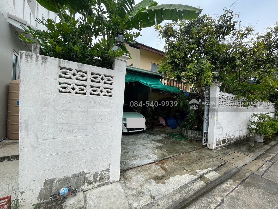 ขายบ้านเดี่ยว 2 ชั้น ซอยเพชรเกษม69 หมู่บ้านศุภวรรณ1 ขนาดพอเหมาะ 48 ตรว. ราคาเข้าถึงได้พร้อมให้คุณเป็นเจ้าของ ทำเลดี สภาพดี พร้อมเข้าอยู่ ใกล้รถไฟฟ้า MRT สถานีหลักสอง จากปากซอยเข้ามาเพียง 300 เมตร