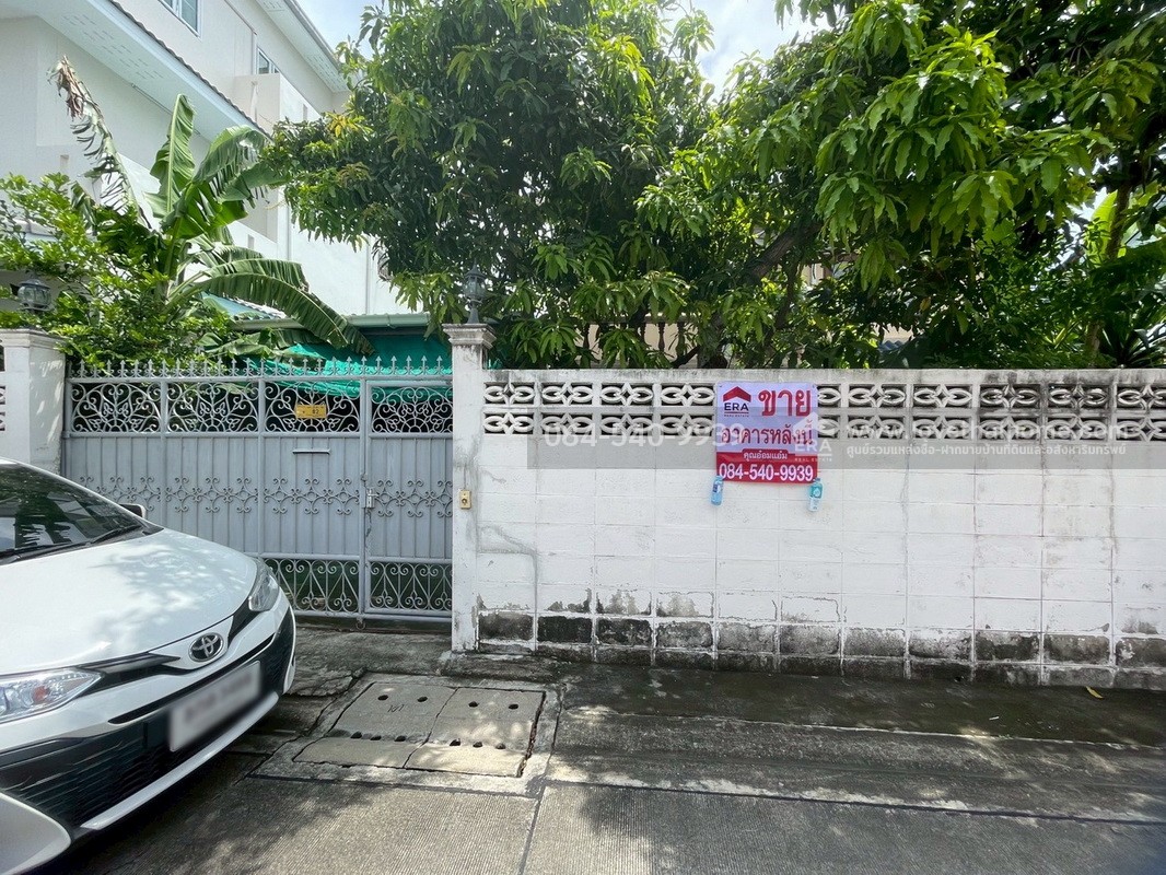 ขายบ้านเดี่ยว 2 ชั้น ซอยเพชรเกษม69 หมู่บ้านศุภวรรณ1 ขนาดพอเหมาะ 48 ตรว. ราคาเข้าถึงได้พร้อมให้คุณเป็นเจ้าของ ทำเลดี สภาพดี พร้อมเข้าอยู่ ใกล้รถไฟฟ้า MRT สถานีหลักสอง จากปากซอยเข้ามาเพียง 300 เมตร