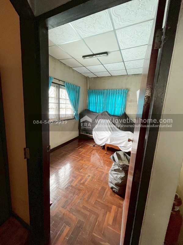 ขายบ้านเดี่ยว 2 ชั้น ซอยเพชรเกษม69 หมู่บ้านศุภวรรณ1 ขนาดพอเหมาะ 48 ตรว. ราคาเข้าถึงได้พร้อมให้คุณเป็นเจ้าของ ทำเลดี สภาพดี พร้อมเข้าอยู่ ใกล้รถไฟฟ้า MRT สถานีหลักสอง จากปากซอยเข้ามาเพียง 300 เมตร
