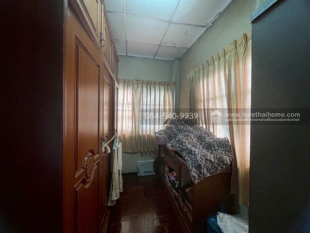 ขายบ้านเดี่ยว 2 ชั้น ซอยเพชรเกษม69 หมู่บ้านศุภวรรณ1 ขนาดพอเหมาะ 48 ตรว. ราคาเข้าถึงได้พร้อมให้คุณเป็นเจ้าของ ทำเลดี สภาพดี พร้อมเข้าอยู่ ใกล้รถไฟฟ้า MRT สถานีหลักสอง จากปากซอยเข้ามาเพียง 300 เมตร