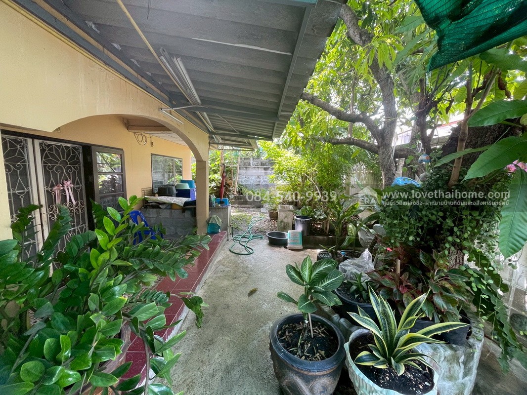 ขายบ้านเดี่ยว 2 ชั้น ซอยเพชรเกษม69 หมู่บ้านศุภวรรณ1 ขนาดพอเหมาะ 48 ตรว. ราคาเข้าถึงได้พร้อมให้คุณเป็นเจ้าของ ทำเลดี สภาพดี พร้อมเข้าอยู่ ใกล้รถไฟฟ้า MRT สถานีหลักสอง จากปากซอยเข้ามาเพียง 300 เมตร