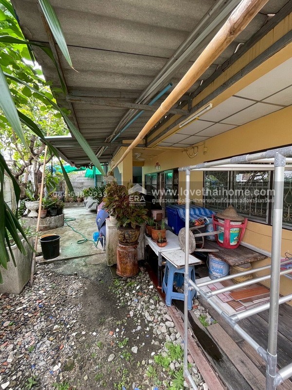 ขายบ้านเดี่ยว 2 ชั้น ซอยเพชรเกษม69 หมู่บ้านศุภวรรณ1 ขนาดพอเหมาะ 48 ตรว. ราคาเข้าถึงได้พร้อมให้คุณเป็นเจ้าของ ทำเลดี สภาพดี พร้อมเข้าอยู่ ใกล้รถไฟฟ้า MRT สถานีหลักสอง จากปากซอยเข้ามาเพียง 300 เมตร