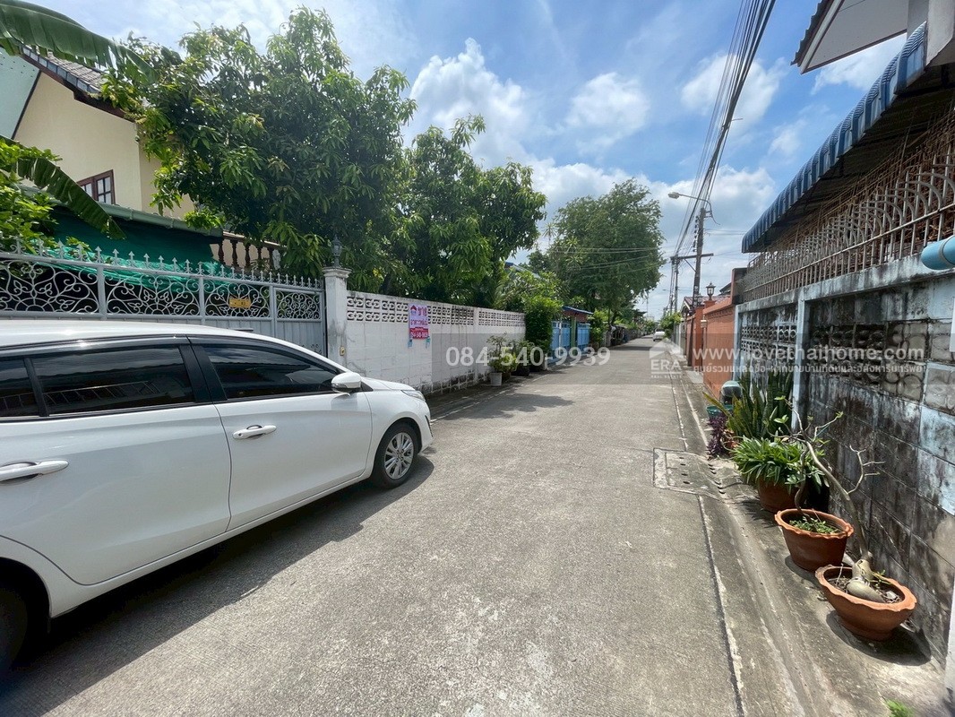 ขายบ้านเดี่ยว 2 ชั้น ซอยเพชรเกษม69 หมู่บ้านศุภวรรณ1 ขนาดพอเหมาะ 48 ตรว. ราคาเข้าถึงได้พร้อมให้คุณเป็นเจ้าของ ทำเลดี สภาพดี พร้อมเข้าอยู่ ใกล้รถไฟฟ้า MRT สถานีหลักสอง จากปากซอยเข้ามาเพียง 300 เมตร