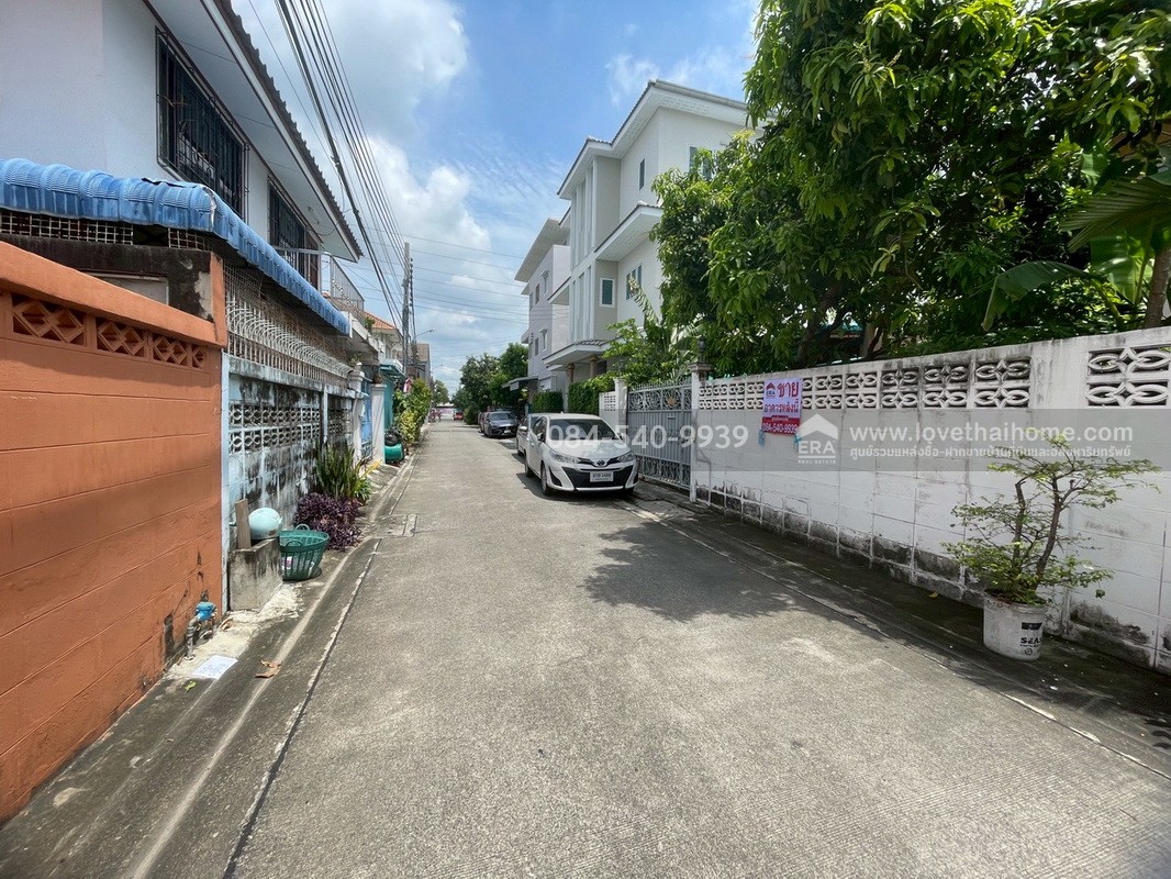 ขายบ้านเดี่ยว 2 ชั้น ซอยเพชรเกษม69 หมู่บ้านศุภวรรณ1 ขนาดพอเหมาะ 48 ตรว. ราคาเข้าถึงได้พร้อมให้คุณเป็นเจ้าของ ทำเลดี สภาพดี พร้อมเข้าอยู่ ใกล้รถไฟฟ้า MRT สถานีหลักสอง จากปากซอยเข้ามาเพียง 300 เมตร