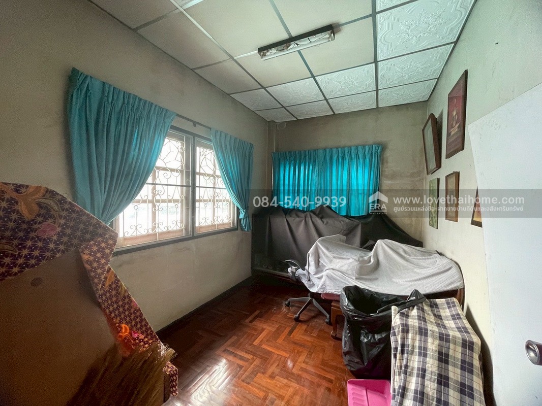 ขายบ้านเดี่ยว 2 ชั้น ซอยเพชรเกษม69 หมู่บ้านศุภวรรณ1 ขนาดพอเหมาะ 48 ตรว. ราคาเข้าถึงได้พร้อมให้คุณเป็นเจ้าของ ทำเลดี สภาพดี พร้อมเข้าอยู่ ใกล้รถไฟฟ้า MRT สถานีหลักสอง จากปากซอยเข้ามาเพียง 300 เมตร