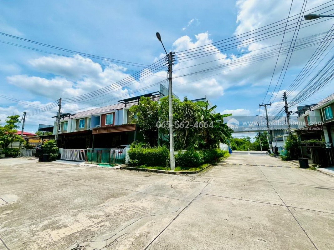 ขายทาวน์เฮ้าส์ เดอะคัลเลอร์ ดอนเมือง-สรงประภา พื้นที่ 34 ตรว. หลังมุม พื้นที่เยอะ สุดคุ้ม ต่อรองราคาได้ ใกล้สนามบินดอนเมือง