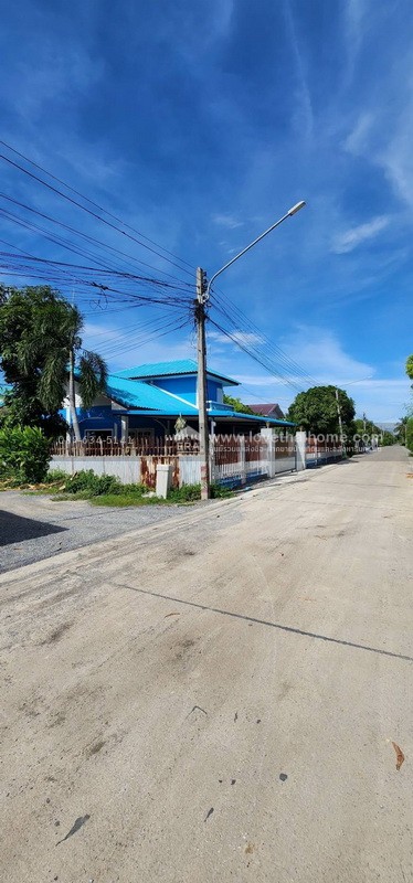 ขายบ้านเดี่ยว ต.หน้าไม้ อ.ลาดหลุมแก้ว จ.ปทุมธานี เนื้อที่ 120 ตรว. บ้านราคาถูก ทำเลดี หลังหัวมุม ขายเพียง 2.8 ล้านราคานี้หาไม่ได้แล้ว ใกล้รถไฟฟ้าสายสีม่วง 15 นาที ใกล้เซ็นทรัลเวสต์เกต