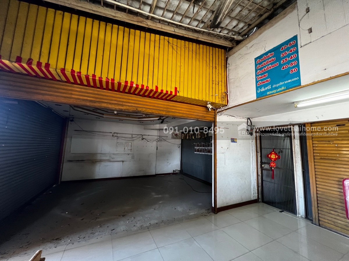 ขายตึกแถว ติดถนนปทุมธานี–กรุงเทพฯ สูง 4.5 ชั้น 2 คูหาติดกัน 45 ตร.วา ทำเลค้าขาย ต้องรีโนเวทใหม่ (เดิมเคยเปิดเป็นธุรกิจร้านทอง)
