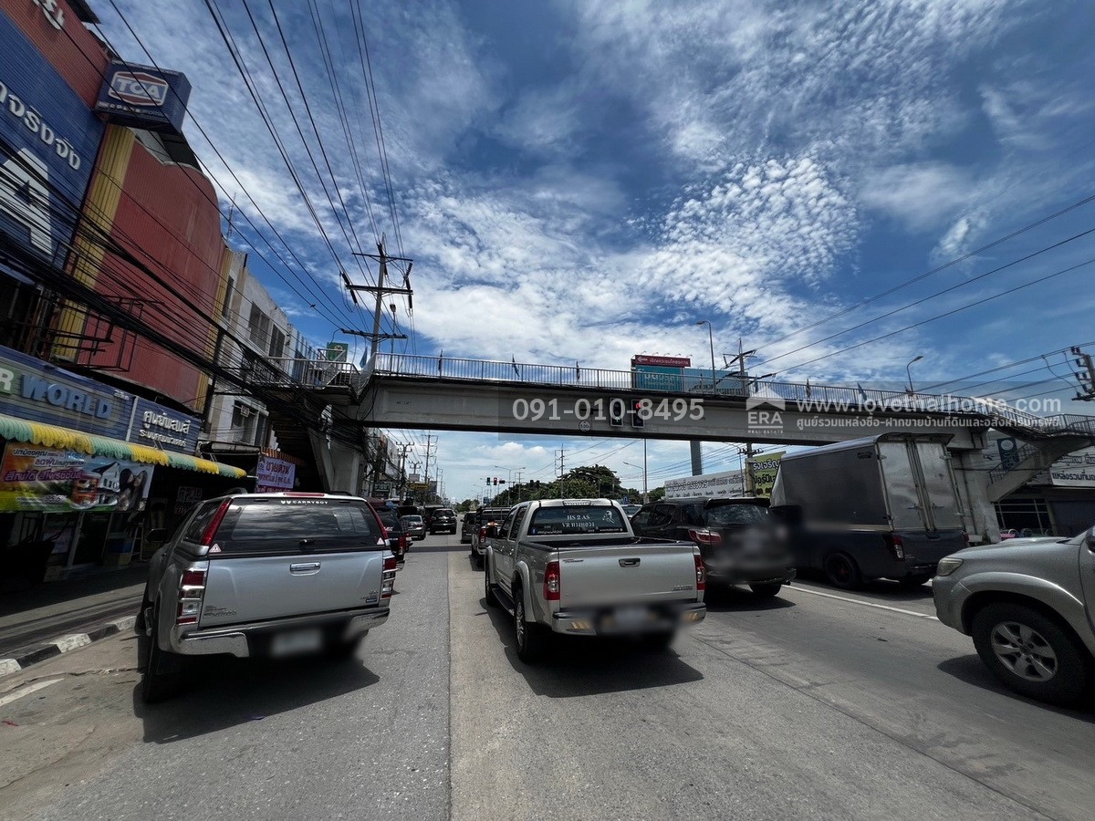 ขายตึกแถว ติดถนนปทุมธานี–กรุงเทพฯ สูง 4.5 ชั้น 2 คูหาติดกัน 45 ตร.วา ทำเลค้าขาย ต้องรีโนเวทใหม่ (เดิมเคยเปิดเป็นธุรกิจร้านทอง)