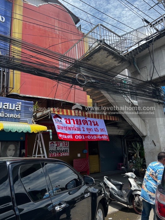 ขายตึกแถว ติดถนนปทุมธานี–กรุงเทพฯ สูง 4.5 ชั้น 2 คูหาติดกัน 45 ตร.วา ทำเลค้าขาย ต้องรีโนเวทใหม่ (เดิมเคยเปิดเป็นธุรกิจร้านทอง)