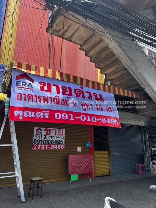 ขายตึกแถว ติดถนนปทุมธานี–กรุงเทพฯ สูง 4.5 ชั้น 2 คูหาติดกัน 45 ตร.วา ทำเลค้าขาย ต้องรีโนเวทใหม่ (เดิมเคยเปิดเป็นธุรกิจร้านทอง)