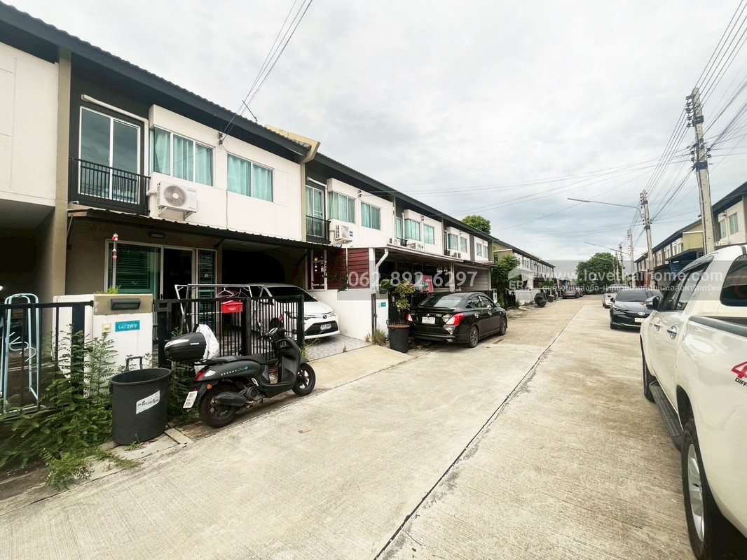 ขายทาวน์เฮ้าส์ 2 ชั้น หมู่บ้านพฤกษา รังสิต-คลอง4 ทำเลดี ขนาด 17.4 ตรว. บ้านสวยสภาพดี ขายเพียง 1.45 ล้านบาท ขายถูกกว่าราคาตลาด คุ้มค่าแบบนี้ห้ามพลาด สนใจโทร.062-892-6297