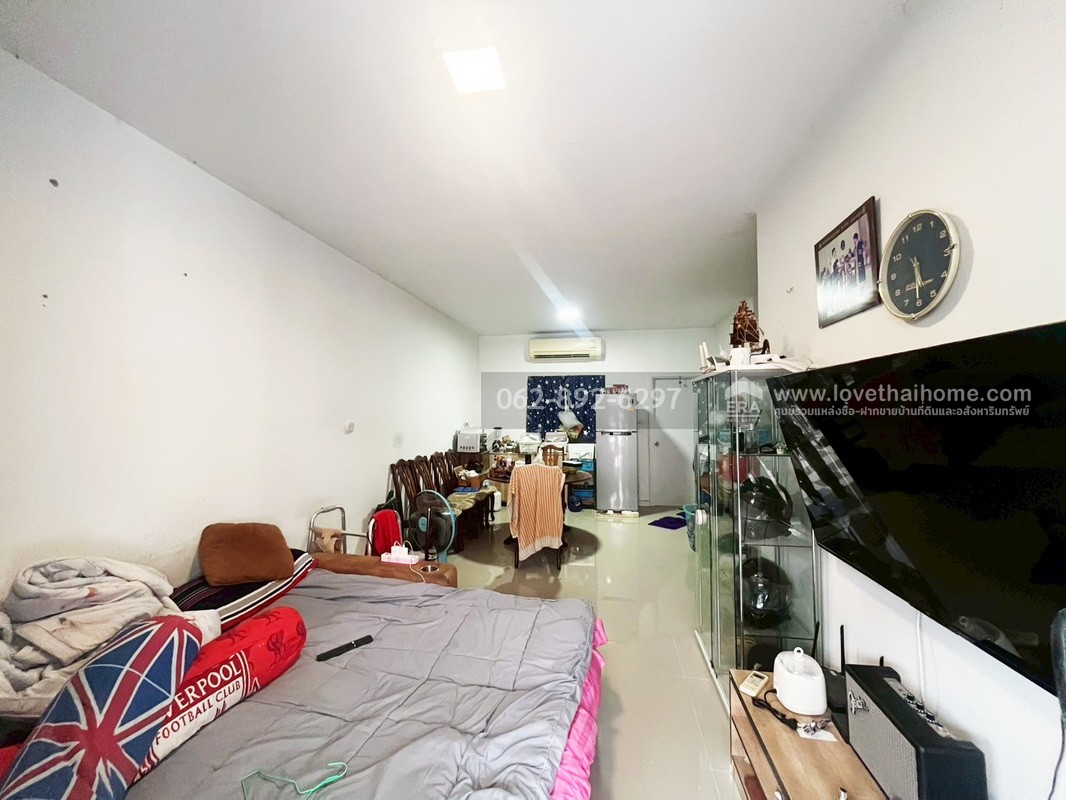ขายทาวน์เฮ้าส์ 2 ชั้น หมู่บ้านพฤกษา รังสิต-คลอง4 ทำเลดี ขนาด 17.4 ตรว. บ้านสวยสภาพดี ขายเพียง 1.45 ล้านบาท ขายถูกกว่าราคาตลาด คุ้มค่าแบบนี้ห้ามพลาด สนใจโทร.062-892-6297