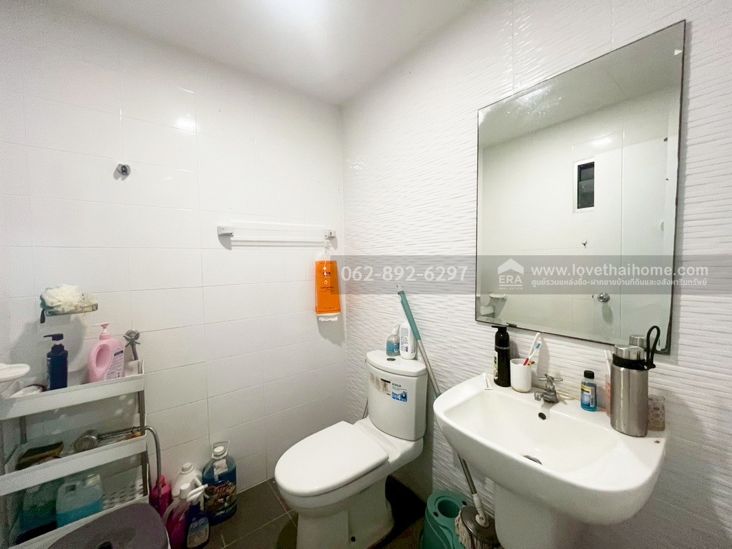 ขายทาวน์เฮ้าส์ 2 ชั้น หมู่บ้านพฤกษา รังสิต-คลอง4 ทำเลดี ขนาด 17.4 ตรว. บ้านสวยสภาพดี ขายเพียง 1.45 ล้านบาท ขายถูกกว่าราคาตลาด คุ้มค่าแบบนี้ห้ามพลาด สนใจโทร.062-892-6297
