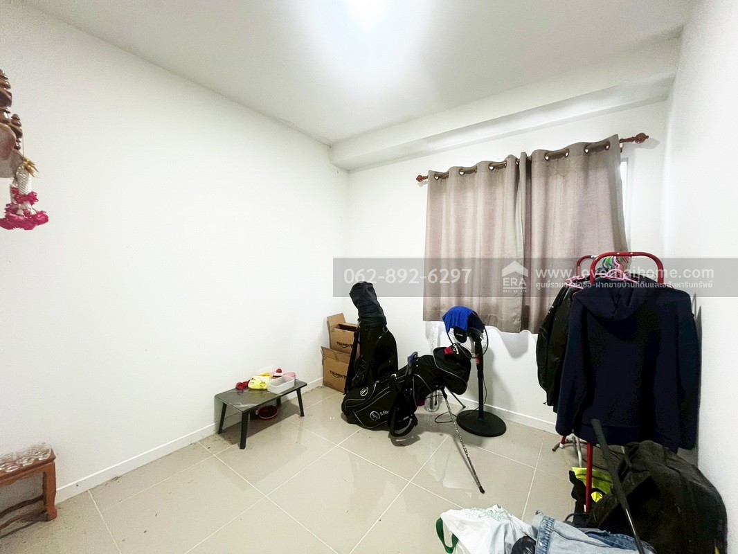 ขายทาวน์เฮ้าส์ 2 ชั้น หมู่บ้านพฤกษา รังสิต-คลอง4 ทำเลดี ขนาด 17.4 ตรว. บ้านสวยสภาพดี ขายเพียง 1.45 ล้านบาท ขายถูกกว่าราคาตลาด คุ้มค่าแบบนี้ห้ามพลาด สนใจโทร.062-892-6297