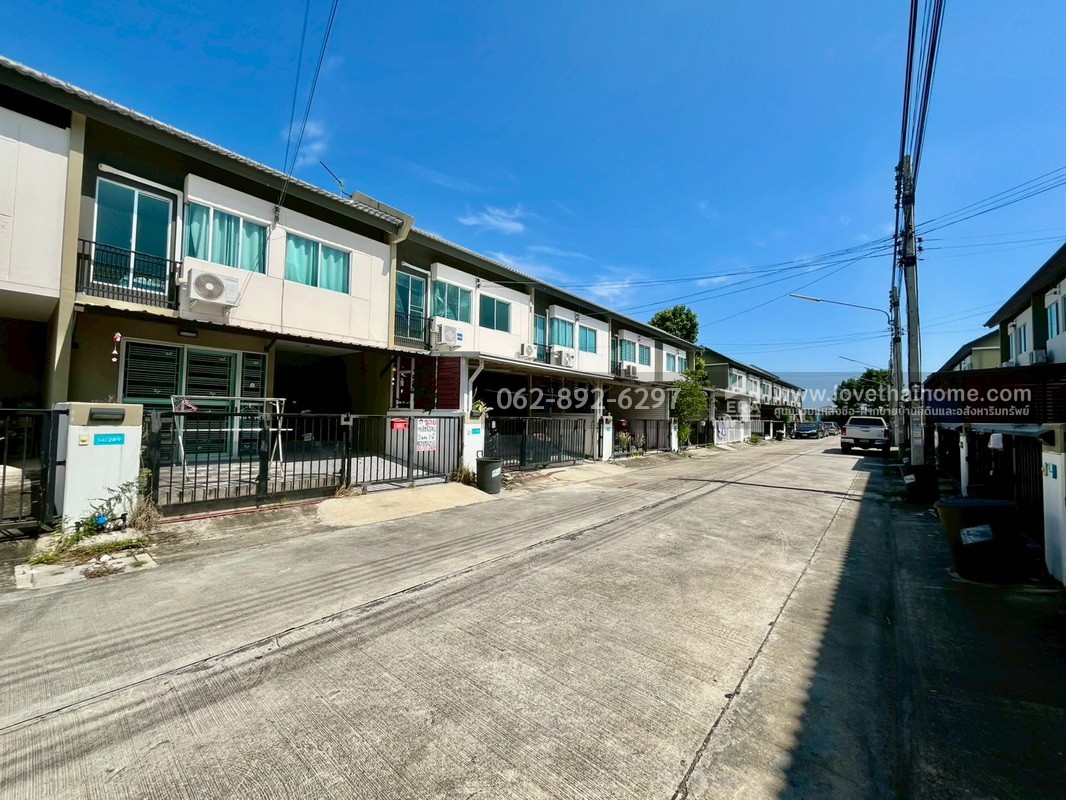 ขายทาวน์เฮ้าส์ หมู่บ้านพฤกษา รังสิต-คลอง4 โครงการ2 พื้นที่17.4ตรว. ขายเพียงแค่1.45ล้านเท่านั้น ในโครงการนี้หาราคาถูกกว่านี้ไม่มีอีกแล้วค่ะ 