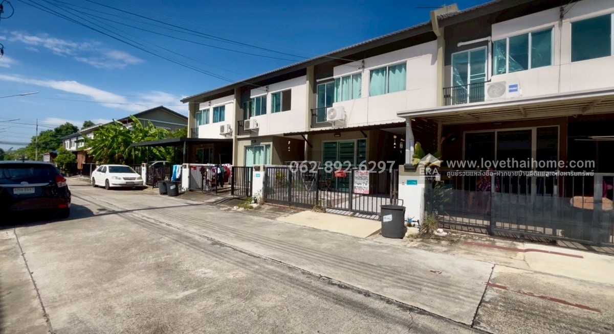 ขายทาวน์เฮ้าส์ หมู่บ้านพฤกษา รังสิต-คลอง4 โครงการ2 พื้นที่17.4ตรว. ขายเพียงแค่1.45ล้านเท่านั้น ในโครงการนี้หาราคาถูกกว่านี้ไม่มีอีกแล้วค่ะ 