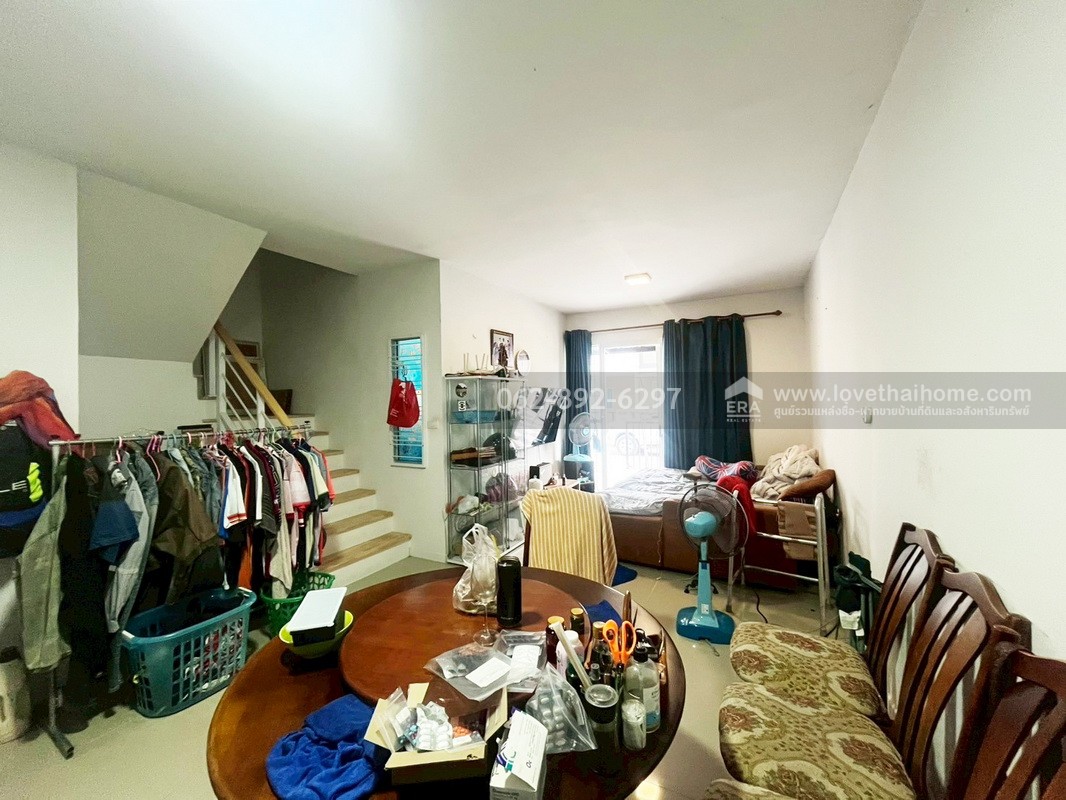 ขายทาวน์เฮ้าส์ หมู่บ้านพฤกษา รังสิต-คลอง4 โครงการ2 พื้นที่17.4ตรว. ขายเพียงแค่1.45ล้านเท่านั้น ในโครงการนี้หาราคาถูกกว่านี้ไม่มีอีกแล้วค่ะ 