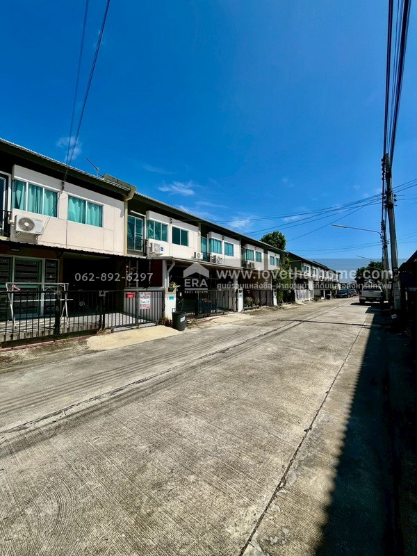 ขายทาวน์เฮ้าส์ หมู่บ้านพฤกษา รังสิต-คลอง4 โครงการ2 พื้นที่17.4ตรว. ขายเพียงแค่1.45ล้านเท่านั้น ในโครงการนี้หาราคาถูกกว่านี้ไม่มีอีกแล้วค่ะ 