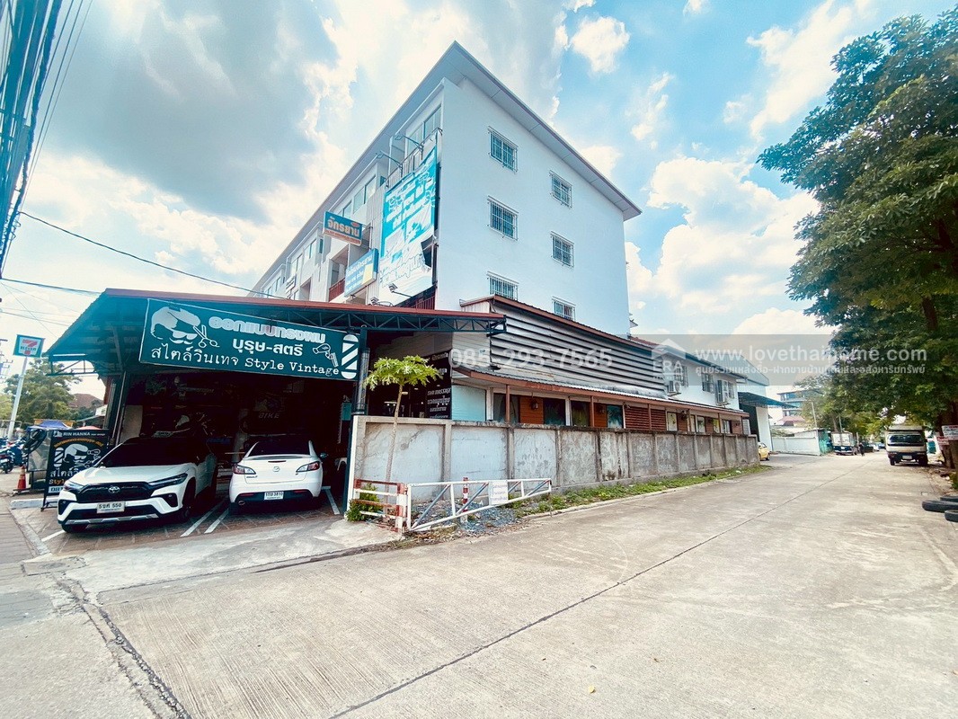 ขายตึกแถว4.5ชั้น ติดถนนราษฎร์พัฒนา ซอยมิสทีน ปากซอยราษฎร์พัฒนา16/1 พื้นที่ 50.5 ตรว. หลังริม พร้อมประกอบธุรกิจ