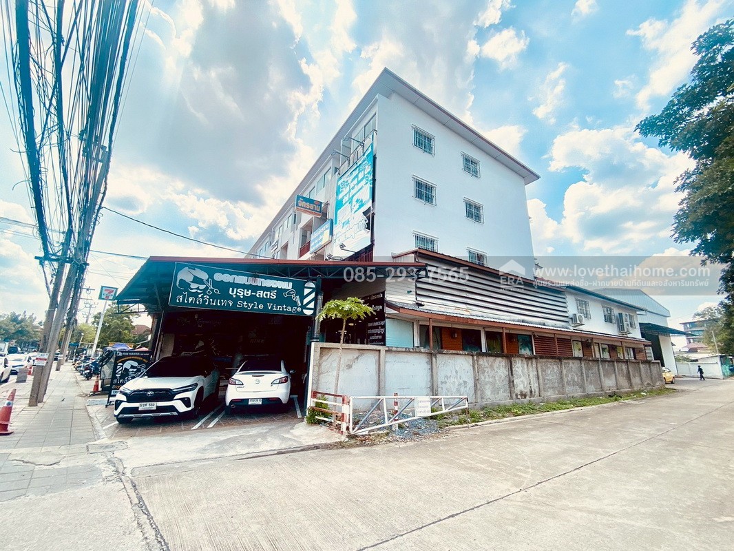 ขายตึกแถว4.5ชั้น ติดถนนราษฎร์พัฒนา ซอยมิสทีน ปากซอยราษฎร์พัฒนา16/1 พื้นที่ 50.5 ตรว. หลังริม พร้อมประกอบธุรกิจ
