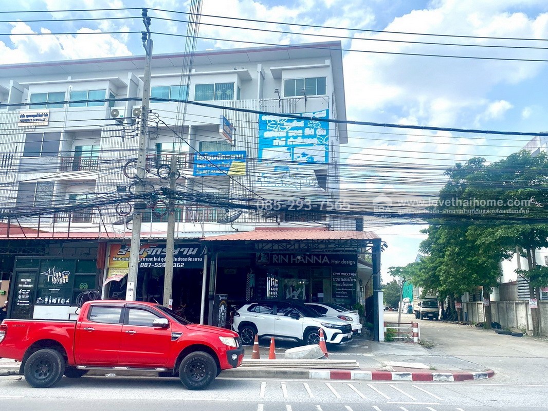 ขายตึกแถว4.5ชั้น ติดถนนราษฎร์พัฒนา ซอยมิสทีน ปากซอยราษฎร์พัฒนา16/1 พื้นที่ 50.5 ตรว. หลังริม พร้อมประกอบธุรกิจ