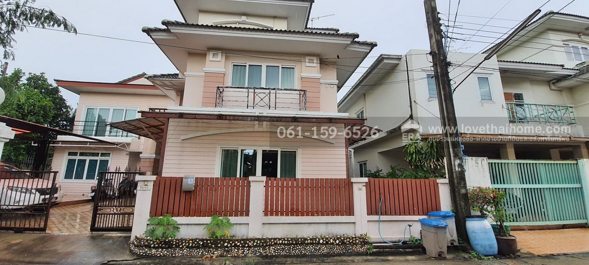 ขายบ้านเดี่ยว ซอยศรีด่าน 22 หมู่บ้านกรองทอง ศรีนครินทร์ มี 2 หลัง ในพื้นที่ 80.6 ตร.วา ตกแต่งสวย พร้อมอยู่ แปลงมุมในซอย2 ใกล้รถไฟฟ้าสายสีเหลือง-สถานีศรีลาซาล