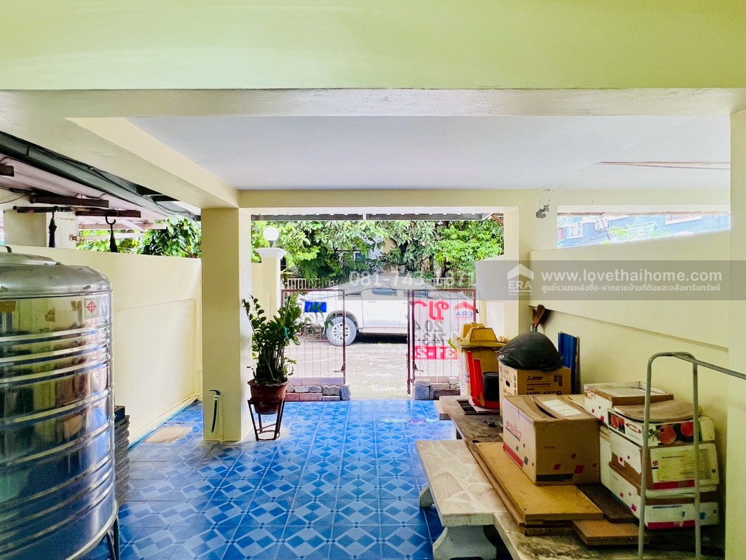 ขายทาวน์เฮ้าส์ 2 ชั้น เฉลิมพระเกียรติ ร.9 ซอย48 แยก19 หมู่บ้านพนาสนธิ์วิลล่า 10 ขนาด 20.4 ตรว. โซนท้ายหมู่บ้าน หลังบ้านโล่งติดบึงน้ำ หน้าบ้านมีที่จอดรถ ขายไม่แพง ใกล้สนามบินสุวรรณภูมิ