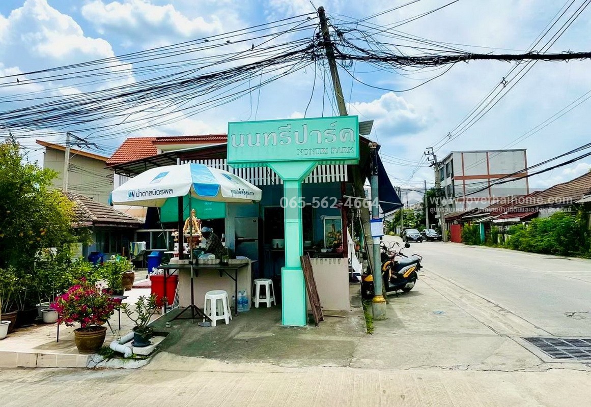 ขายทาวน์เฮ้าส์ หมู่บ้านนนทรี ปาร์ค ซอยบางรักน้อย16 พื้นที่ 22 ตรว. หลังมุม ต่อเติมเต็มพื้นที่ ใกล้รถไฟฟ้าสายสีม่วง สถานีไทรม้า