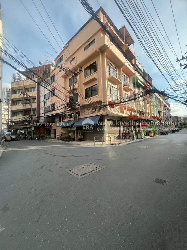 ขายตึกแถว 4.5 ชั้น ซอยสมเด็จพระเจ้าตากสิน4 ขนาด 14 ตรว. หลังมุม ติดถนน 2 ด้าน ทำเลทองสุดๆ ใกล้สถานีวงเวียนใหญ่ สนใจโทร.062-892-6297